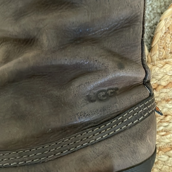 UGG Women’s size 10 snow boots (suede and leather) - Picture 11 of 12